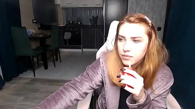 Reginasmilee online show from 4, 11, 2025