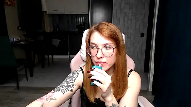 Reginasmilee online show from 19, 11, 2025