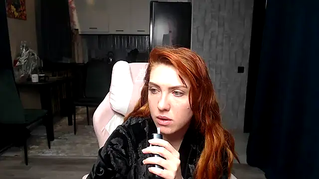 Reginasmilee online show from 8, 4, 2026