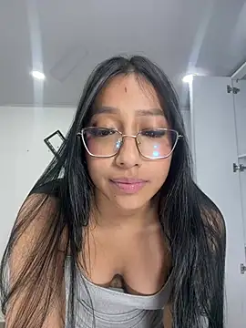 Snapshot of Bella_hart chatting on 9, 7, 2026 Bella hart online show from 9, 7, 2026
