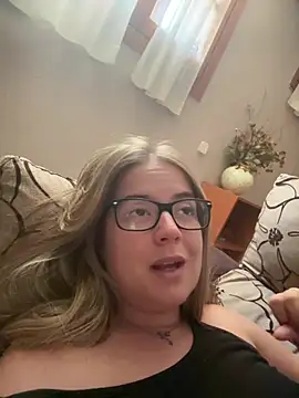 Snapshot of Evabrun1 chatting on 4, 8, 2026 Evabrun1 online show from 4, 8, 2026