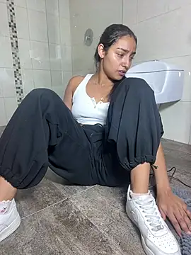 mialuxuryyx online show from 10, 7, 2026