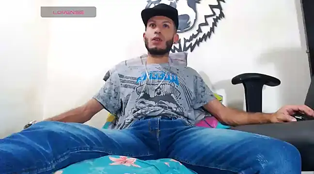 Snapshot of WOLFMONSTERDICK chatting on 5, 3, 2025 WOLFMONSTERDICK online show from 5, 3, 2025