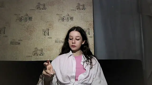 ElinoreHuxman online show from 4, 7, 2026