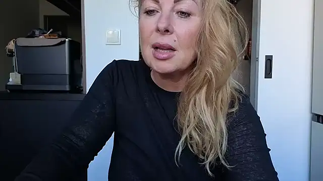 Snapshot of TammyJeann chatting on 11, 9, 2025 TammyJeann online show from 11, 9, 2025