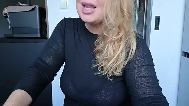 Snapshot of TammyJeann chatting on 12, 9, 2025 TammyJeann online show from 12, 9, 2025