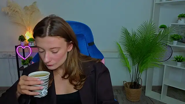 Snapshot of EliseWeeks chatting on 14, 7, 2026 EliseWeeks online show from 14, 7, 2026