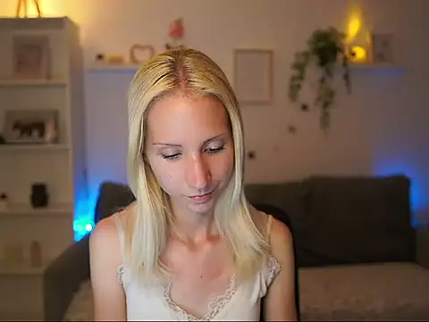 PiperPerri18 online show from 7, 7, 2026