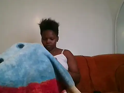petite shakes online show from 8, 7, 2026