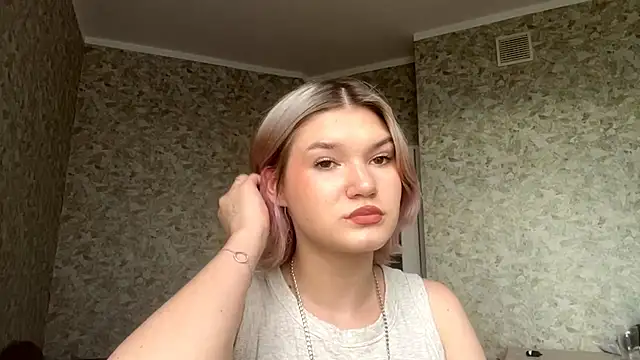 Snapshot of PearlyCafferky chatting on 9, 7, 2026 PearlyCafferky online show from 9, 7, 2026
