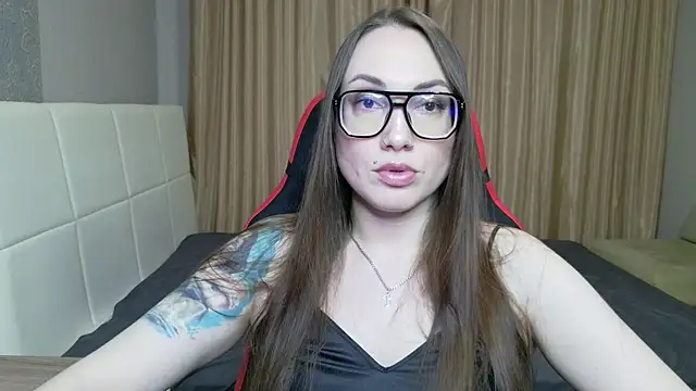 Snapshot of CarolineGlow_ chatting on 21, 7, 2026 CarolineGlow online show from 21, 7, 2026