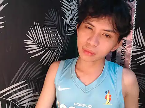 Snapshot of UrasianFemboy chatting on 17, 7, 2026 UrasianFemboy online show from 17, 7, 2026