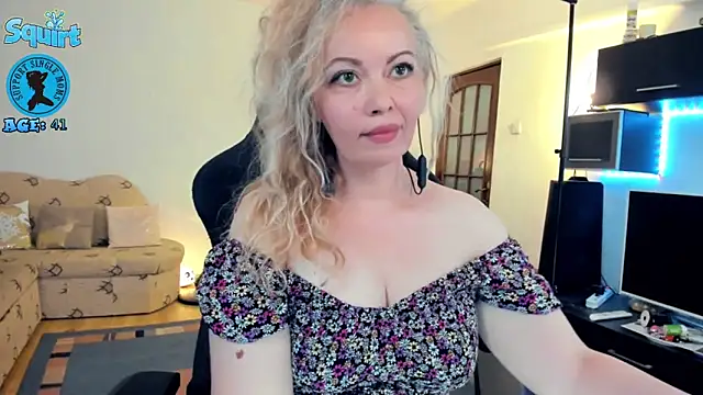 WhitneyLynn online show from 10, 9, 2025