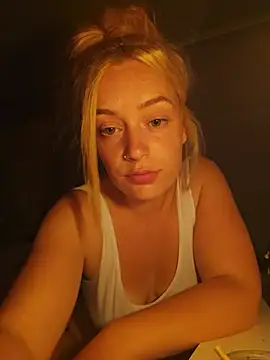 SweetbutKirstyx online show from 24, 7, 2026