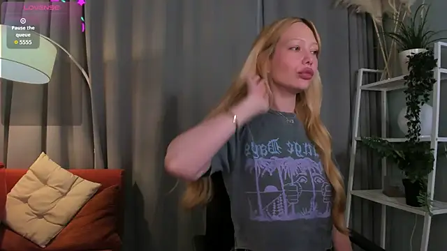 Snapshot of _Milla_Luna chatting on 26, 7, 2026 Milla Luna online show from 26, 7, 2026