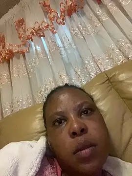 Snapshot of HeyHoneyBee chatting on 31, 7, 2026 HeyHoneyBee online show from 31, 7, 2026
