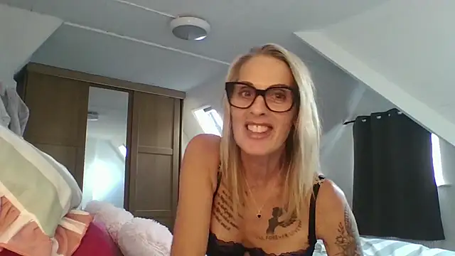 Busty-MorganXX online show from 31, 7, 2026