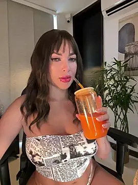 Snapshot of HannaBeckett chatting on 2, 2, 2025 HannaBeckett online show from 2, 2, 2025