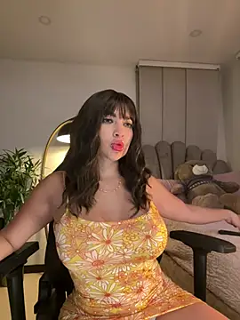 Snapshot of HannaBeckett chatting on 8, 2, 2025 HannaBeckett online show from 8, 2, 2025