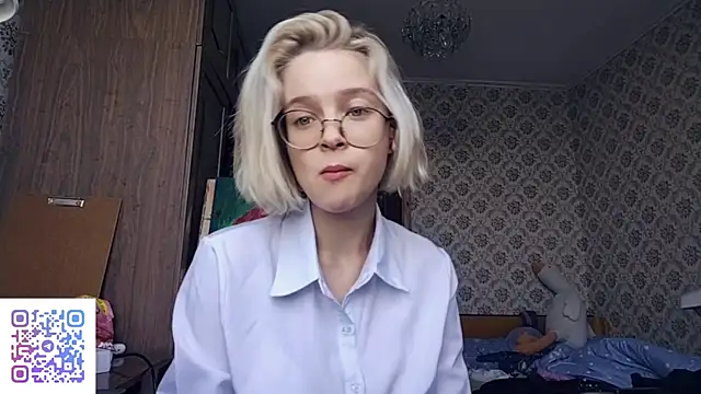 Snapshot of Smartemilia chatting on 5, 8, 2026 Smartemilia online show from 5, 8, 2026