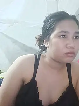 Snapshot of Quynhnhu_bb chatting on 4, 8, 2026 Quynhnhu bb online show from 4, 8, 2026