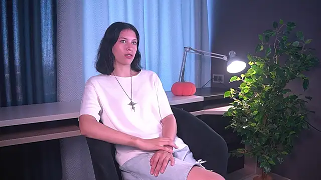 Snapshot of JolynnPanos chatting on 8, 8, 2026 JolynnPanos online show from 8, 8, 2026