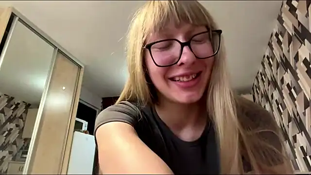 Snapshot of GoldenFrames chatting on 7, 8, 2026 GoldenFrames online show from 7, 8, 2026