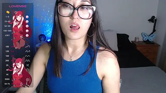 Snapshot of Ninimoon chatting on 4, 10, 2025 Ninimoon online show from 4, 10, 2025