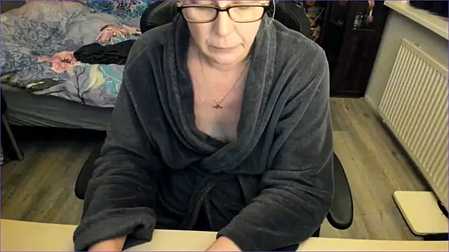 minoesje37 online show from 15, 12, 2024