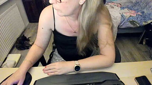 minoesje37 online show from 29, 12, 2024