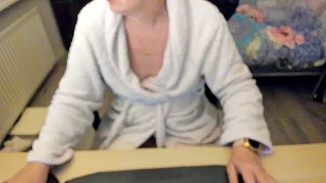 minoesje37 online show from 20, 1, 2025