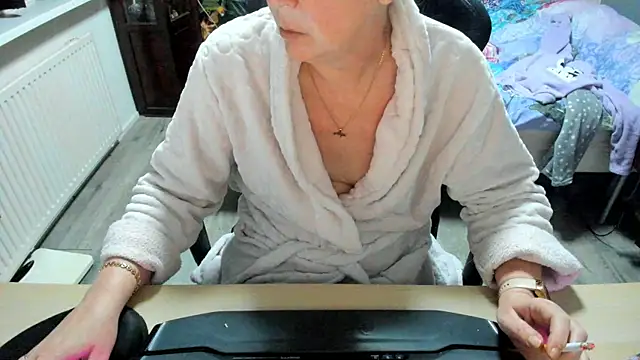 minoesje37 online show from 2, 3, 2025