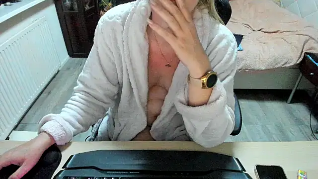 minoesje37 online show from 8, 3, 2025