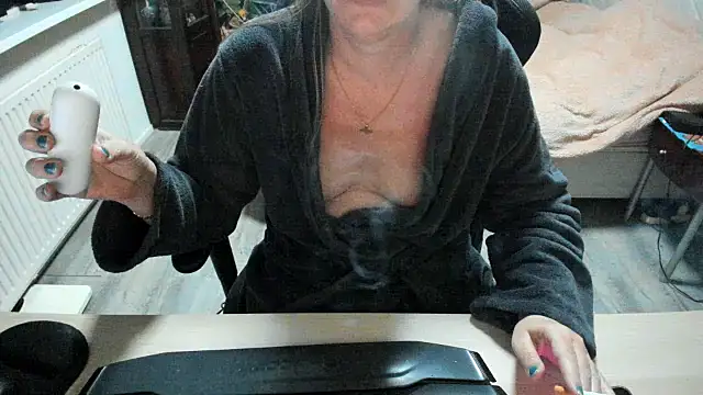 minoesje37 online show from 17, 3, 2025