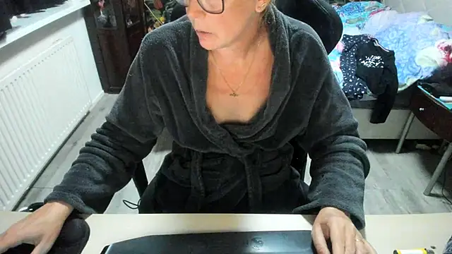 minoesje37 online show from 29, 9, 2025