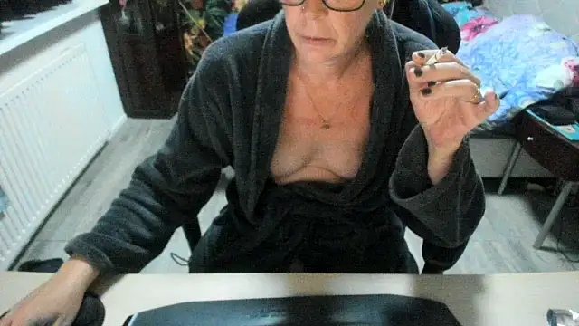 minoesje37 online show from 1, 10, 2025