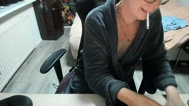 minoesje37 online show from 2, 11, 2025