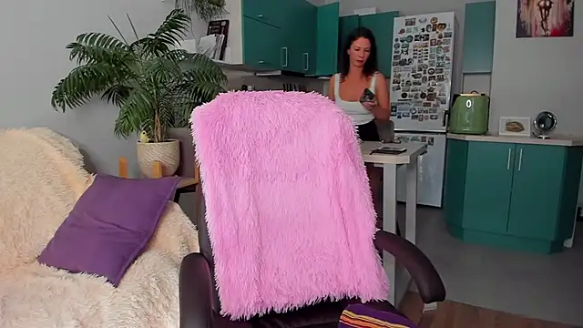 Snapshot of ChristinaGlory chatting on 8, 9, 2025 ChristinaGlory online show from 8, 9, 2025