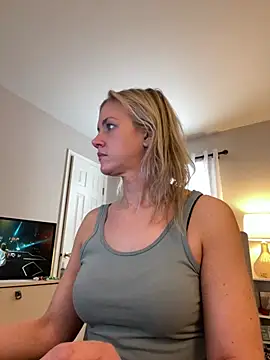 Snapshot of Kay_Cakes chatting on 3, 2, 2025 Kay Cakes online show from 3, 2, 2025