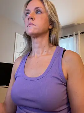 Snapshot of Kay_Cakes chatting on 10, 11, 2025 Kay Cakes online show from 10, 11, 2025