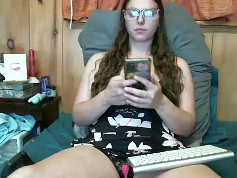 Snapshot of katie_kitten38 chatting on 9, 9, 2025 katie kitten38 online show from 9, 9, 2025