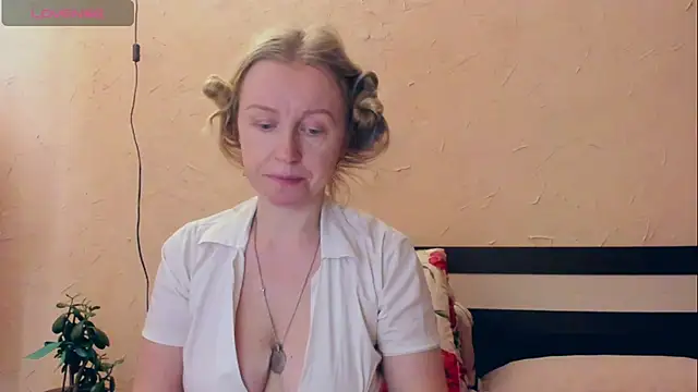 I AM MILF online show from 14, 4, 2026