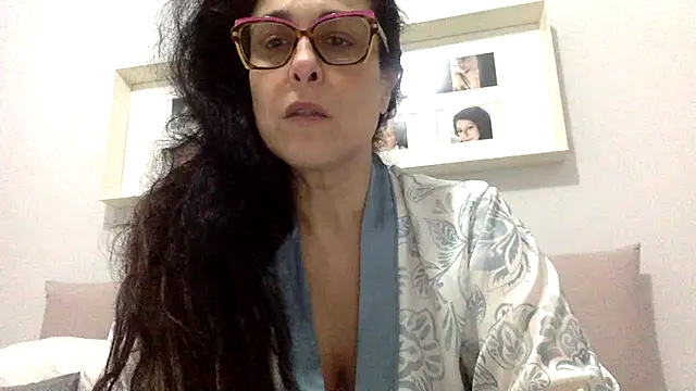 crudeliafrancy online show from 2, 3, 2026