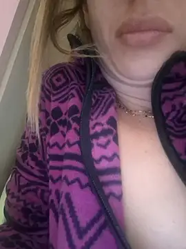 Snapshot of fammefatale1987 chatting on 16, 11, 2025 fammefatale1987 online show from 16, 11, 2025