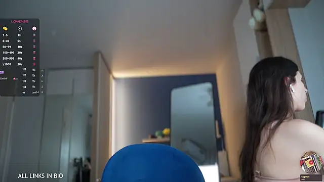 LAUREL HAZEL online show from 20, 2, 2025