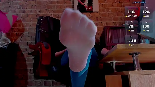 MrsVenus online show from 5, 3, 2025