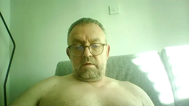 Snapshot of DrewDongle chatting on 24, 10, 2025 DrewDongle online show from 24, 10, 2025