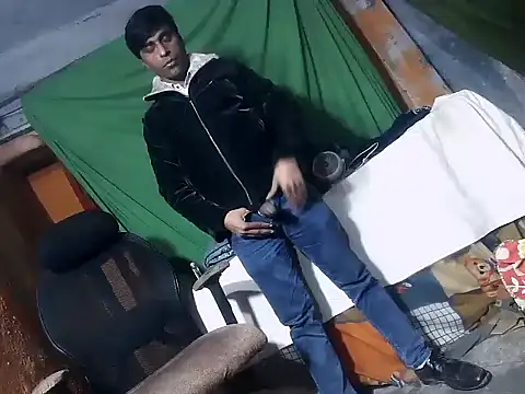 Snapshot of desiboy1101 chatting on 9, 1, 2026 desiboy1101 online show from 9, 1, 2026