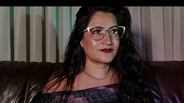 DeesseLuxure online show from 14, 7, 2026