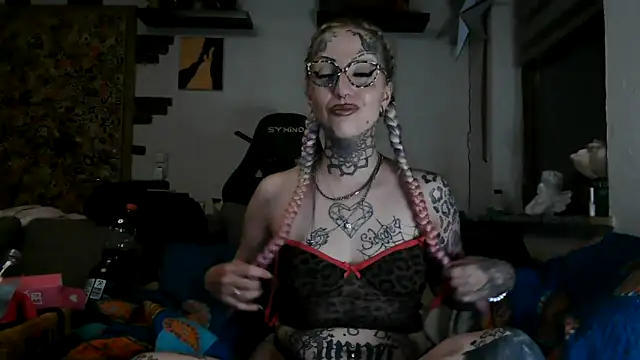 Snapshot of RoxxyInk chatting on 13, 6, 2026 RoxxyInk online show from 13, 6, 2026
